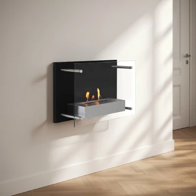 Wandkamin mit einem Sicherheitsglas. Schwarzer, wandmontierter Kamin mit einer Glasscheibe aus Sicherheitsglas. Mit 10 kg leicht und dennoch stabil.