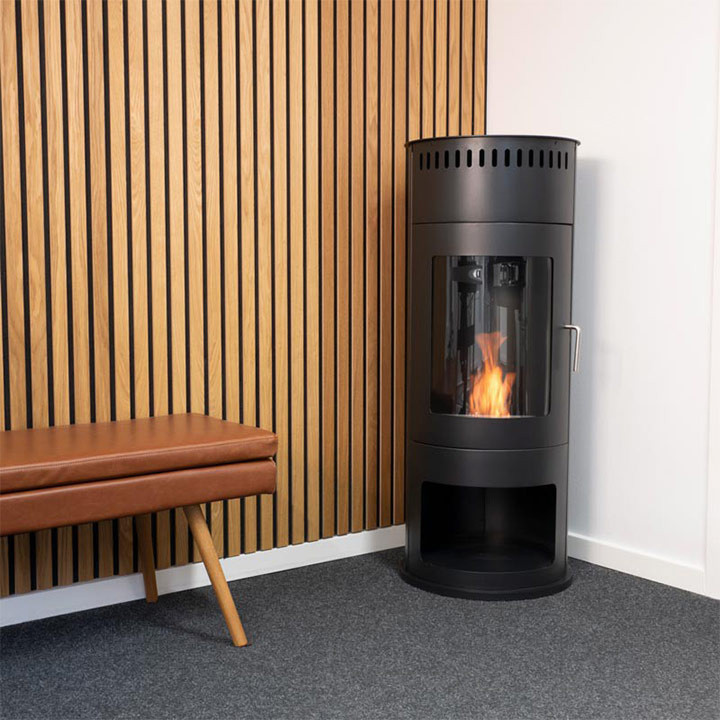 Free-standing bioethanol fireplaces